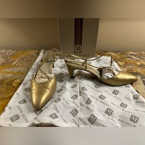 Bruno Magli Sandals Heels Gold Leather Size 8.5